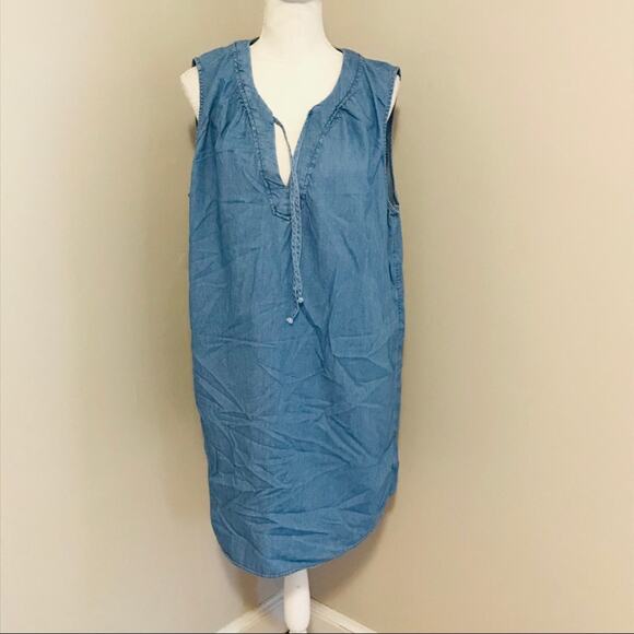 Old Navy Sleeveless Chambray Shift Dress - Picture 2 of 5